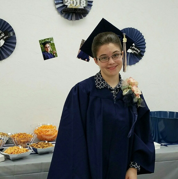 Meet your Posher, Melissa - Picture 3 of 5